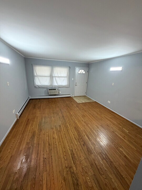 694 Columbia Ave in Elgin, IL - Building Photo