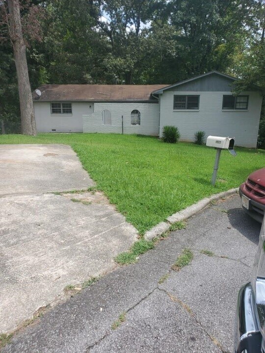 4522 Montclair Dr in Forest Park, GA - Building Photo