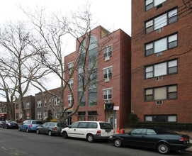 40-21 69th St in Flushing, NY - Building Photo - Building Photo