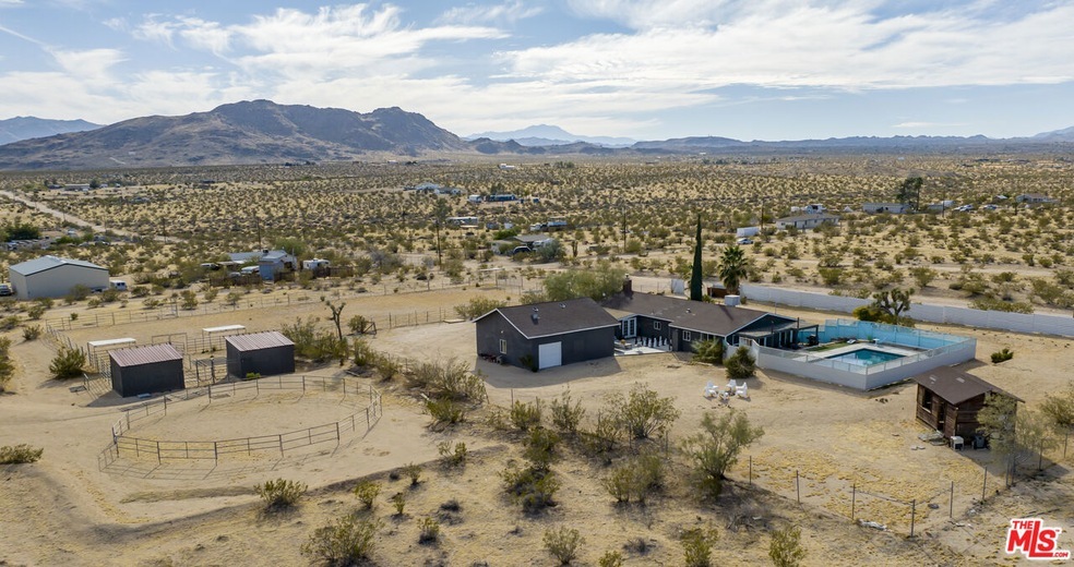 2651 Foxy Flats Rd in Joshua Tree, CA - Building Photo