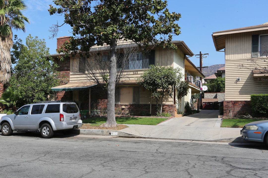 343 W Dryden St in Glendale, CA - Building Photo