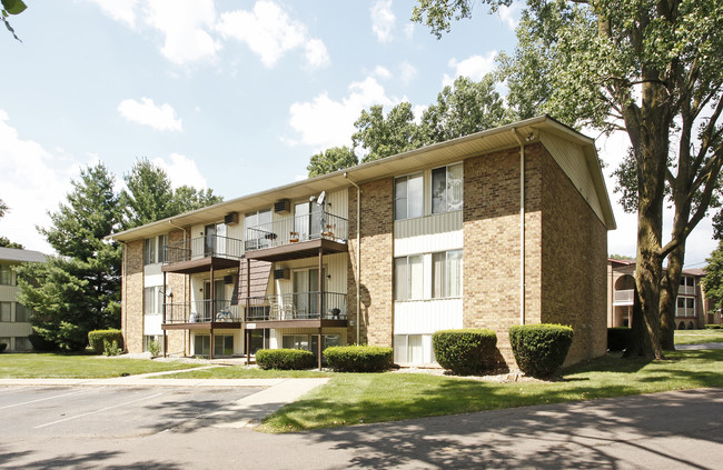 Del Marr Apartments in Lansing, MI - Foto de edificio - Building Photo