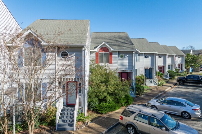 Scott's Point in Hampton, VA - Foto de edificio - Building Photo