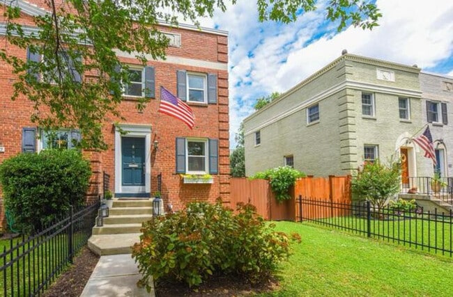 property at 915 Bashford Ln