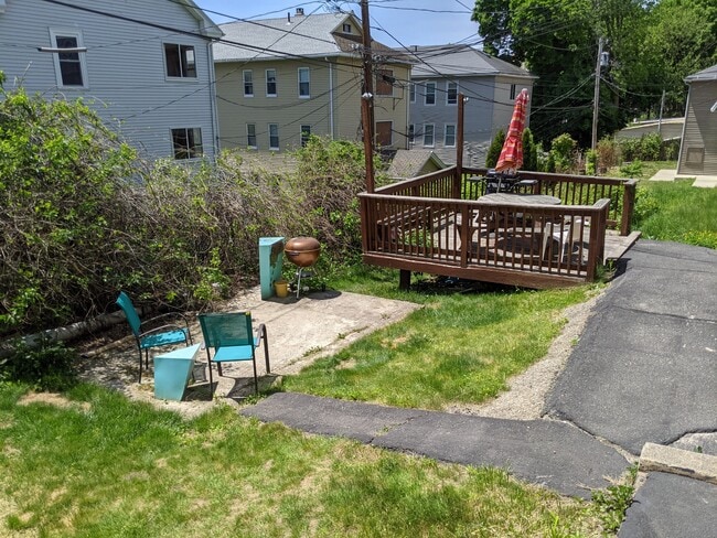 22 Stoneland Rd, Unit B in Worcester, MA - Building Photo - Building Photo