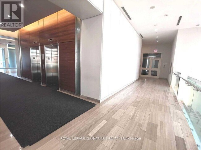 70 Forest Manor Rd in Toronto, ON - Building Photo - Building Photo