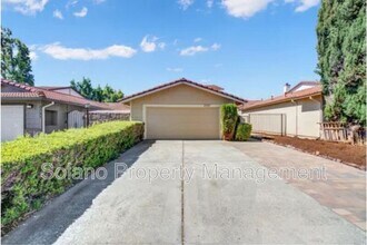 2737 Almondwood Way in Fairfield, CA - Building Photo - Building Photo