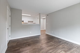 The Grove on Spring in Dickson, TN - Building Photo - Building Photo