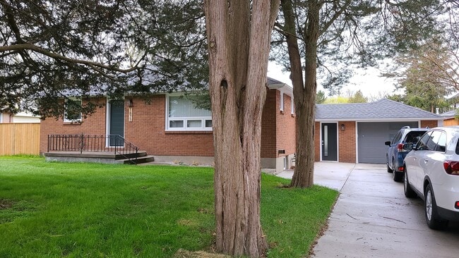 1873 Donalda St in Sarnia, ON - Building Photo - Building Photo