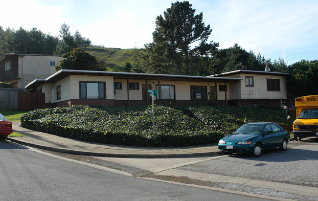 103 Franz Ct in Pacifica, CA - Foto de edificio - Building Photo