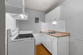 3716 Geraldine Ave in St. Ann, MO - Foto de edificio - Building Photo