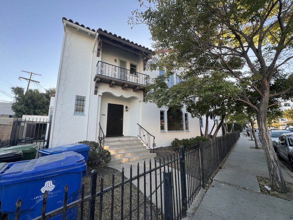 5314 W 8th St, Unit 5314 in Los Angeles, CA - Building Photo