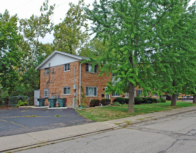 2829 Lake Shore Pl in Dayton, OH - Building Photo - Building Photo