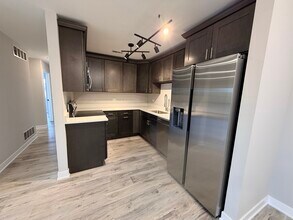 1460 Stonebridge Cir in Wheaton, IL - Building Photo - Building Photo