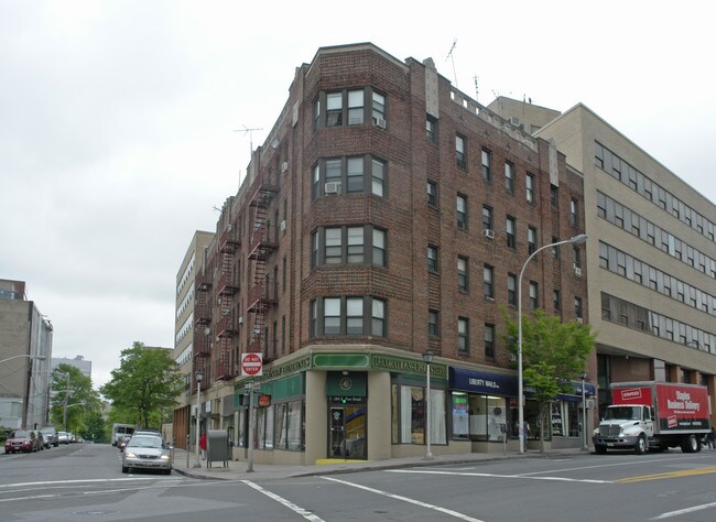 104-110 E Post Rd in White Plains, NY - Building Photo - Building Photo