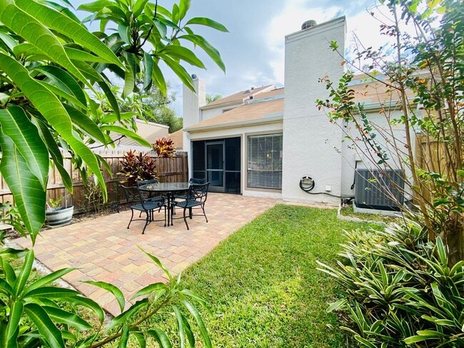 11408 Galleria Dr in Tampa, FL - Foto de edificio - Building Photo