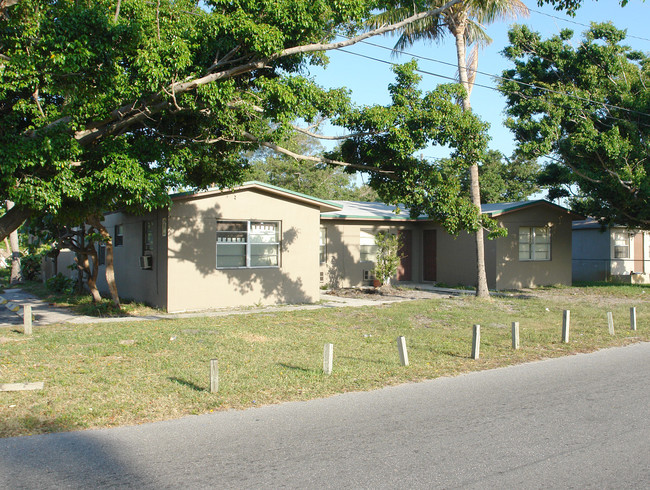 1541-1545 NW 7th St in Fort Lauderdale, FL - Building Photo - Building Photo