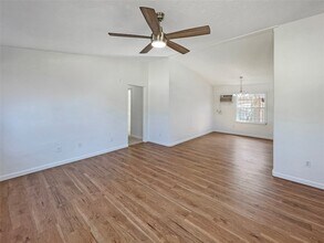 11914 Kingslake Forest Dr in Houston, TX - Building Photo - Building Photo