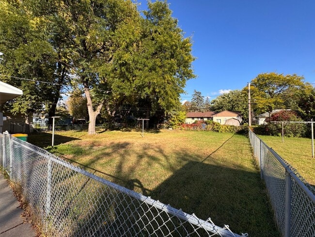 5918 Beard Ave N in Minneapolis, MN - Building Photo - Building Photo