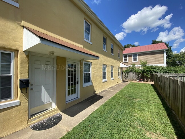1115 Winchester St in Fredericksburg, VA - Building Photo - Building Photo