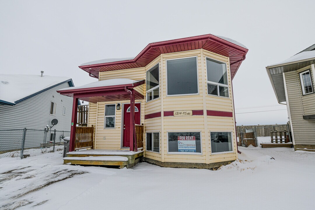 13114-13195 95 St in Grande Prairie, AB - Building Photo