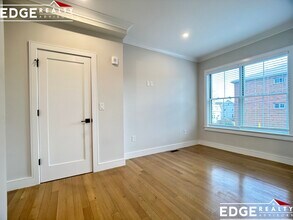 13 Greylock Rd in Boston, MA - Foto de edificio - Building Photo
