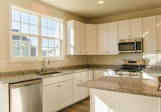 113 Oakshire Ct in Waynesboro, VA - Building Photo - Building Photo