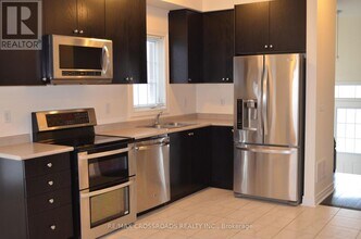 76 Rustle Woods Ave in Markham, ON - Building Photo - Building Photo