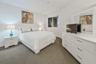 593 Camino De La Reina, Unit ID1287538P in San Diego, CA - Building Photo - Building Photo