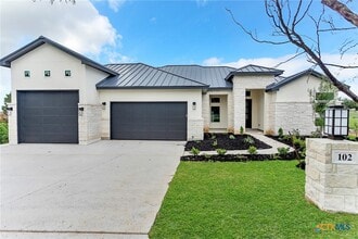 102 Prairie in Horseshoe Bay, TX - Foto de edificio - Building Photo