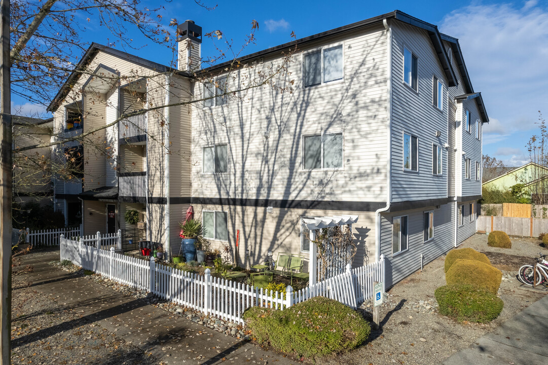 Currie Road Condominiums in Monroe, WA - Building Photo