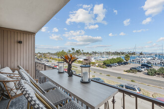 1623 Glorietta Blvd in Coronado, CA - Building Photo - Building Photo