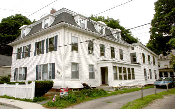 14-18 Spring St in Amesbury, MA - Building Photo