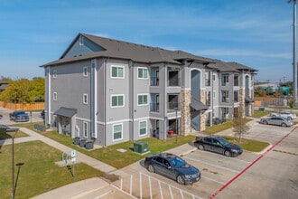 Village at the Loop in San Antonio, TX - Building Photo - Building Photo