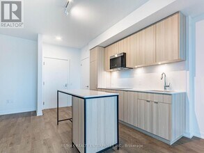 251 Masonry Wy in Mississauga, ON - Building Photo - Building Photo