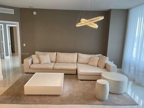 17111 Biscayne Blvd, Unit 1403 in Aventura, FL - Building Photo - Building Photo