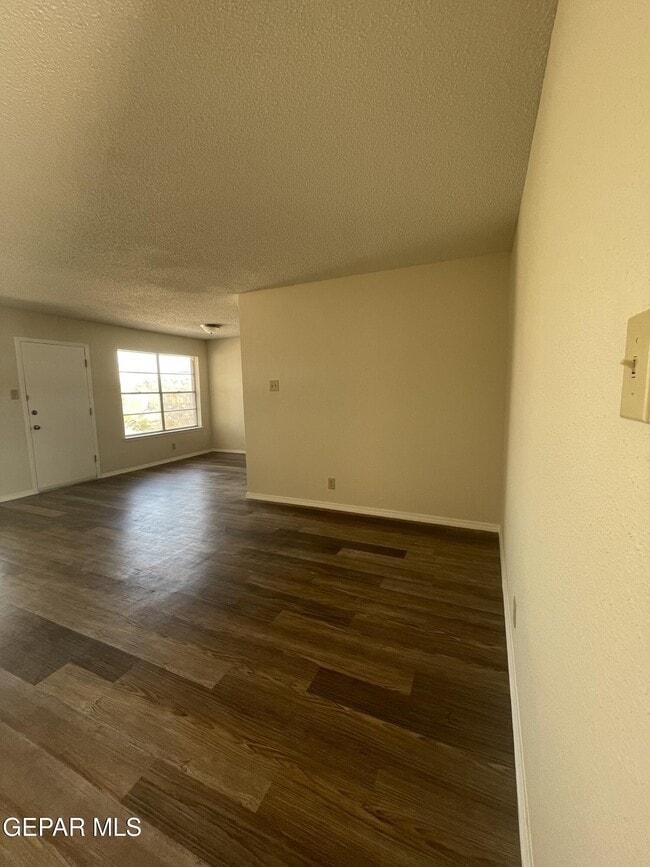3409 E Glen Dr in El Paso, TX - Building Photo - Building Photo