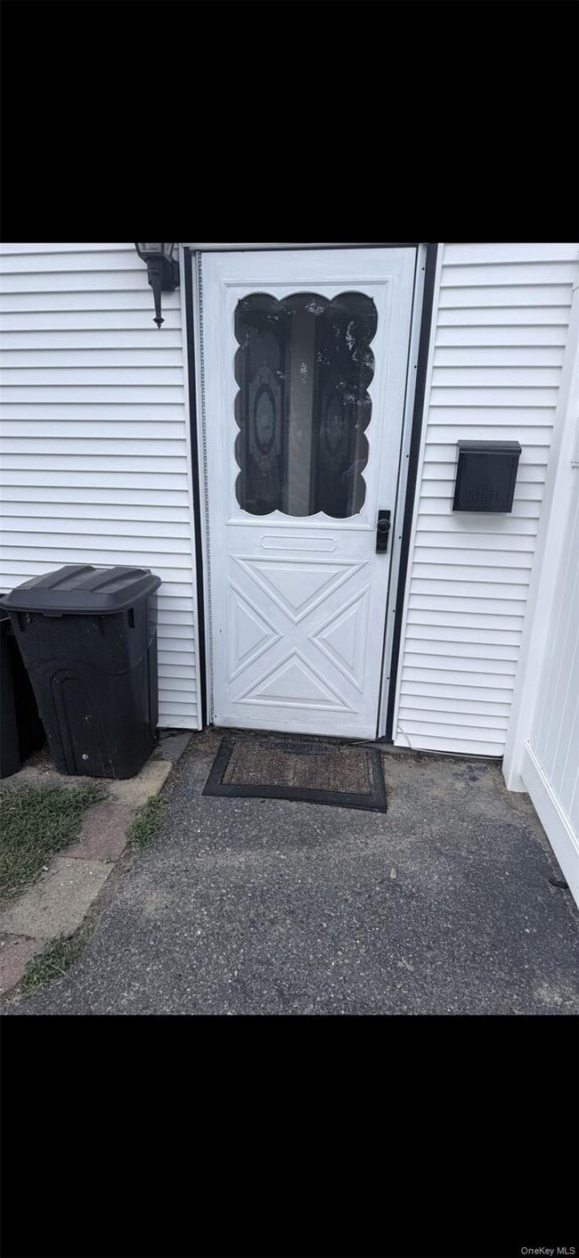 4 Espie Ln in North Babylon, NY - Building Photo - Building Photo