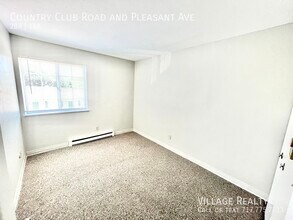 605 Country Club Rd-Unit -B in Red Lion, PA - Building Photo - Building Photo