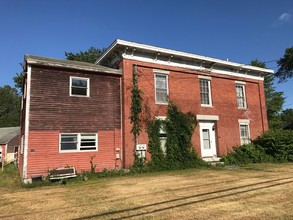 110 Harpswell Rd in Brunswick, ME - Building Photo - Building Photo