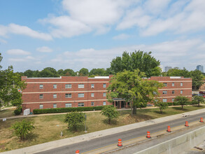 MacArthur Landings in Little Rock, AR - Foto de edificio - Building Photo