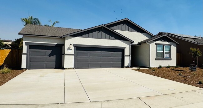 1605 Castro Ave in Chowchilla, CA - Building Photo - Building Photo