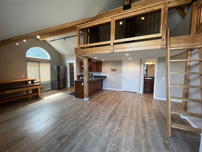 215 W Whitman St in Leavenworth, WA - Building Photo - Building Photo