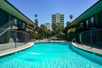 Hollywood Biltmore in Hollywood, CA - Building Photo - Building Photo