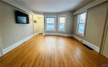 1322 E Genesee St in Skaneateles, NY - Building Photo - Building Photo