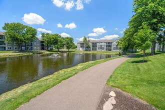 Parkers Lake in Plymouth, MN - Foto de edificio - Building Photo