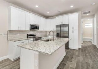 321 Neighborly Rd in La Belle, FL - Building Photo - Building Photo