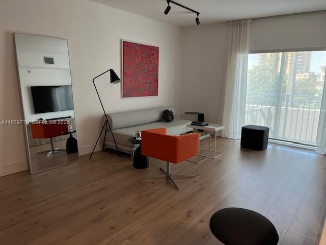 50 Menores Ave in Coral Gables, FL - Foto de edificio - Building Photo