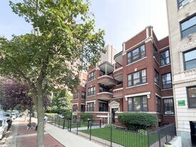 441 W Melrose St, Unit A2 in Chicago, IL - Building Photo