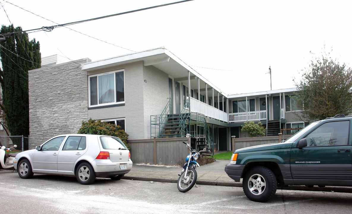 Roselake Apartments in Seattle, WA - Foto de edificio